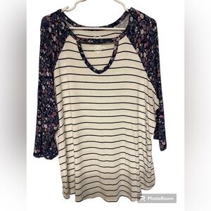 24/7 Maurice’s Top size 1X